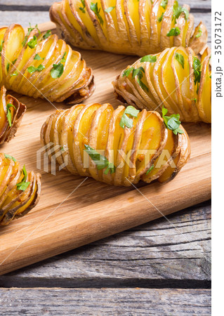 Freshly baked hasselback potatoes 35073172