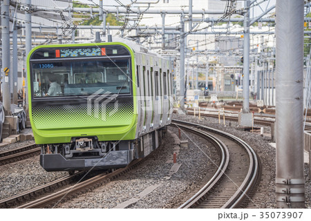新型　山手線　E235系　御徒町駅 35073907