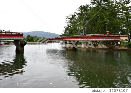 雨の廻旋橋 35078107