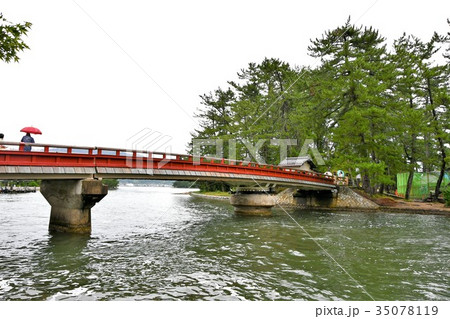 雨の廻旋橋 35078119