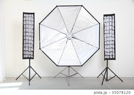 Flash on a white background in the Photo Studio Flash on a white background in the Photo Studio 35078120