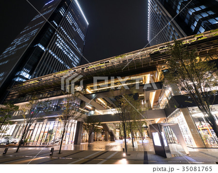 名古屋市中村区　ささしまライブ都市風景　グローバルゲート　　夜景　雨天 35081765