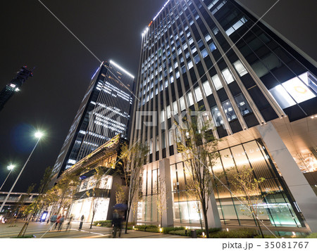 名古屋市中村区　ささしまライブ都市風景　グローバルゲート　　夜景　雨天 35081767