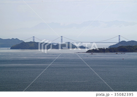 展望台から来島海峡と瀬戸大橋の眺望 35082395