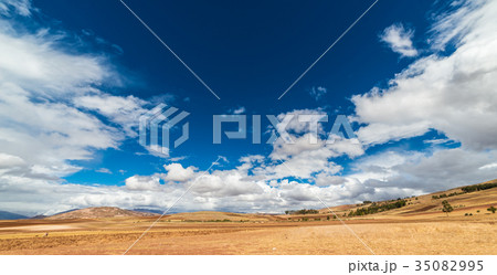 Expansive view of the Sacred Valley, Peru 35082995