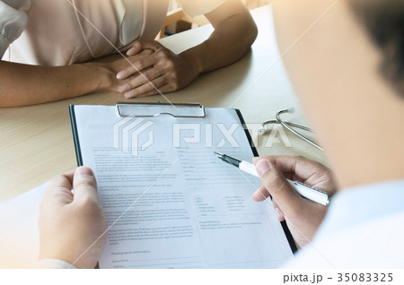 Professional medical doctor in white uniform  35083325