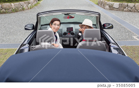 老夫婦ドライブ　富裕層 35085005