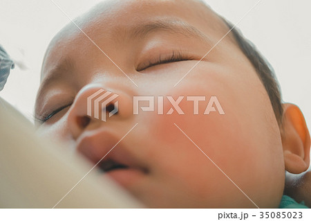 1 year old 35085023