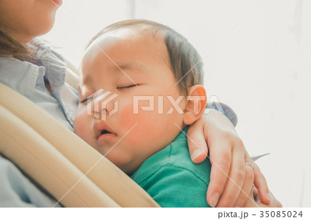 1 year old 1 year old 35085024