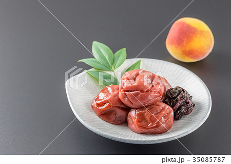 紀州みなべの南高梅 しそ漬け梅干しと青梅 紀州みなべの南高梅 しそ漬け梅干しと青梅 35085787