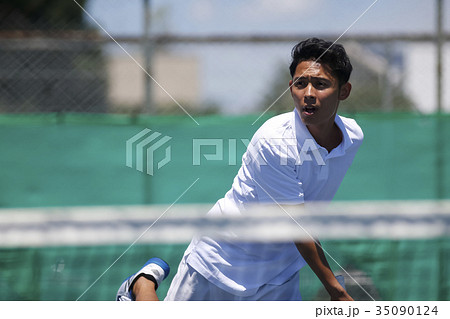 テニスをする男性 テニスをする男性 35090124