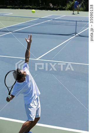 テニスをする男性 35090138