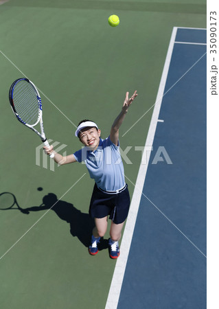 テニスをする女性 35090173