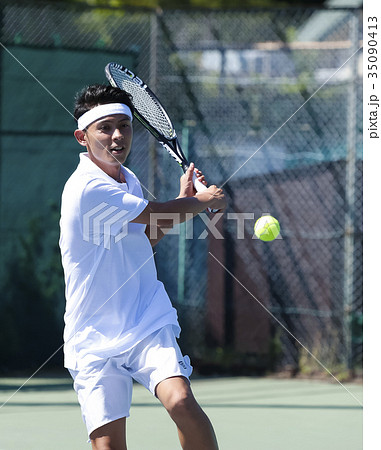 テニスをする男性 35090413
