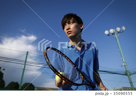 テニスをする男性 テニスをする男性 35090555