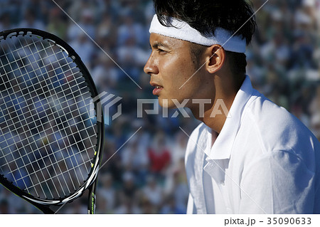 テニスをする男性 テニスをする男性 35090633
