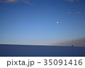 冬の夕暮れの美瑛〜富良野の月 35091416
