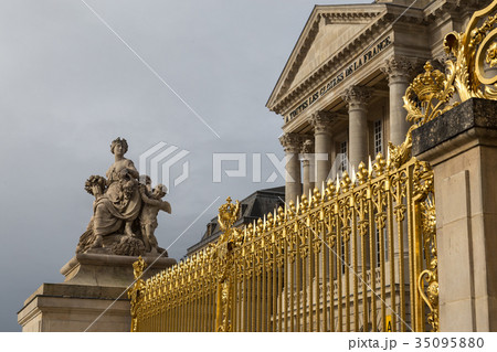 The golden gate of the Palace of Versailles, or The golden gate of the Palace of Versailles, or 35095880
