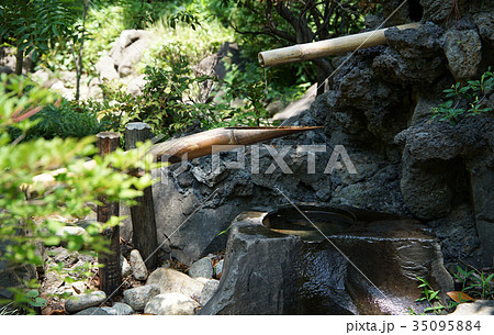日本庭園の鹿威し 日本庭園の鹿威し 35095884