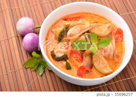 Thai panang curry 35096257