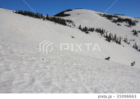 残雪の山 残雪の山 35096663