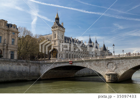 Castle Conciergerie - former royal palace and 35097433