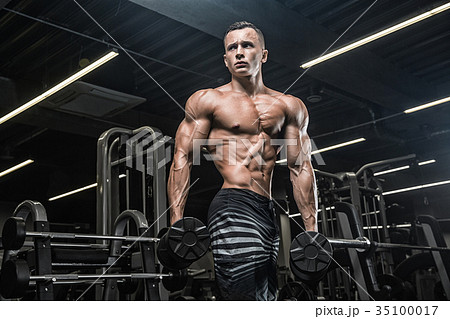 men pumping up muscles workout bodybuildi 35100017