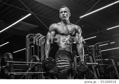 men pumping up muscles workout bodybuildi men pumping up muscles workout bodybuildi 35100019