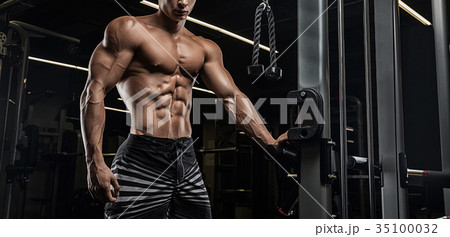 men pumping up muscles workout bodybuildi men pumping up muscles workout bodybuildi 35100032