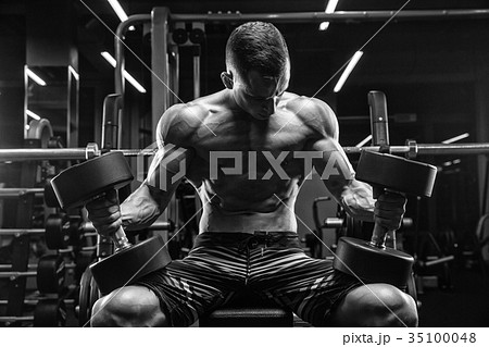men pumping up muscles workout bodybuildi 35100048