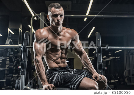 men pumping up muscles workout bodybuildi 35100050