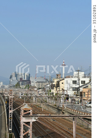 線路と京都タワー(東からの眺め) 線路と京都タワー(東からの眺め) 35102891