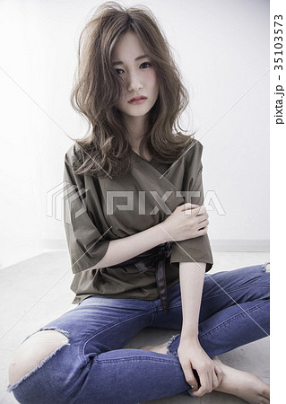 ゆるふわミディアムヘアー 35103573