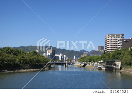 広島市 平和記念公園 元安橋周辺の風景 広島市 平和記念公園 元安橋周辺の風景 35104522