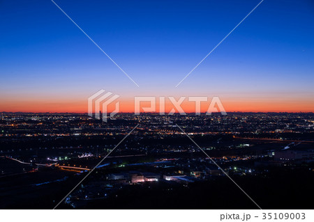 厚木 鳶尾山から望む 横浜方面の夜明け 厚木 鳶尾山から望む 横浜方面の夜明け 35109003