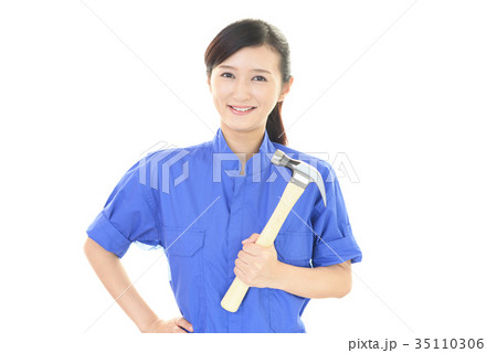 笑顔の女性労働者 笑顔の女性労働者 35110306