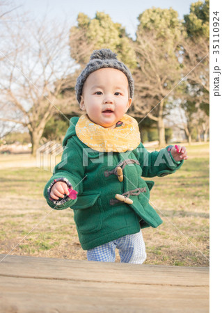 1 year old 35110924