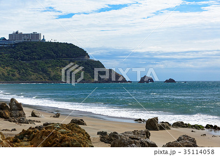 伊良湖岬　恋路ヶ浜と日出の石門 35114058