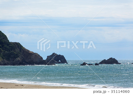 伊良湖岬　恋路ヶ浜と日出の石門 35114060