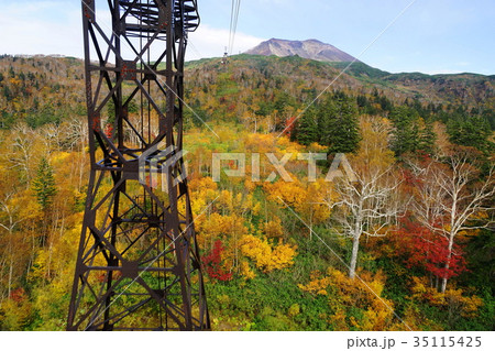 9月 大雪山旭岳03旭岳ロープウエイと紅葉 9月 大雪山旭岳03旭岳ロープウエイと紅葉 35115425