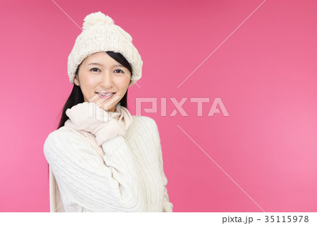微笑む女性 微笑む女性 35115978