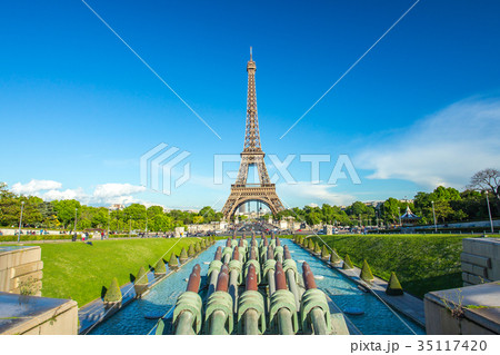 Eiffel Tower seen from Jardins du Trocadero 35117420