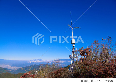 三ツ峠山山頂の通信用アンテナ 35119950