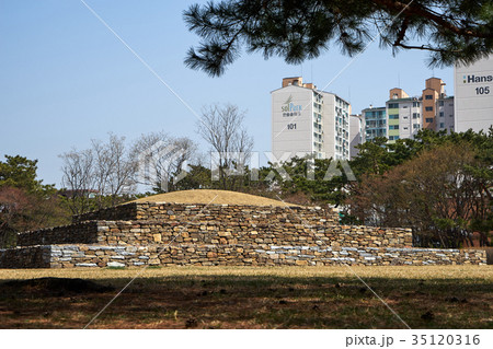 積石塚 遺跡 墓 35120316