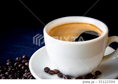 Coffee cup and beans on a dark background 35122504