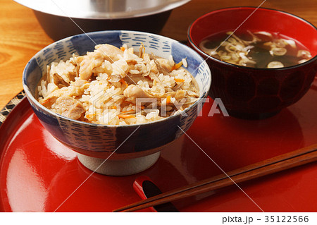 鶏ごぼうの炊き込みご飯 鶏ごぼうの炊き込みご飯 35122566