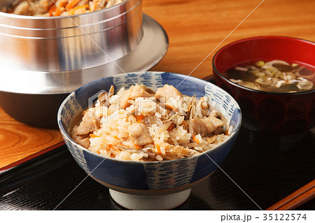 鶏ごぼうの炊き込みご飯 鶏ごぼうの炊き込みご飯 35122574