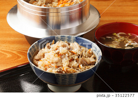 鶏ごぼうの炊き込みご飯 35122577