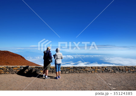 Tourists admiring stunning landscape view of Haleakala volcano area from the summit. Maui, Hawaii, Tourists admiring stunning landscape view of Haleakala volcano area from the summit. Maui, Hawaii, 35124385