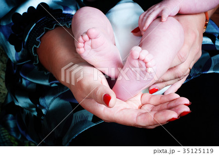 Baby feet and mother hands 35125119